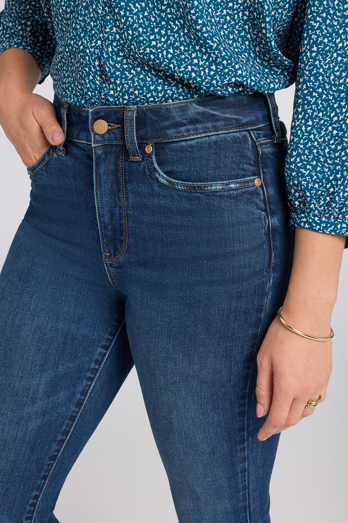 Marilyn Straight Jeans In Petite - Sunset Villa