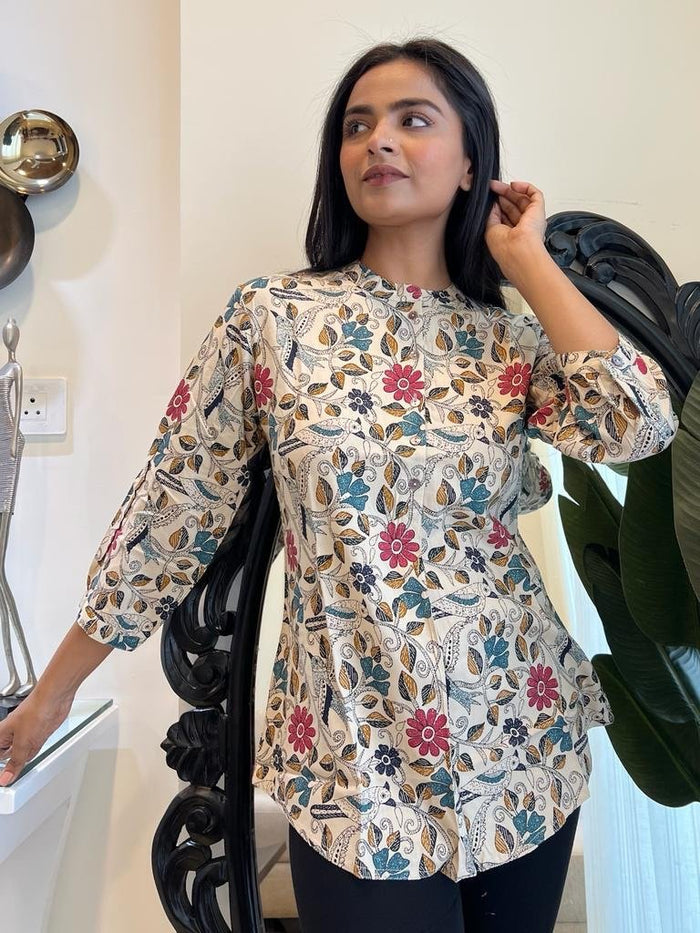 Weekend Rayon Short Kurta- Off White Floral