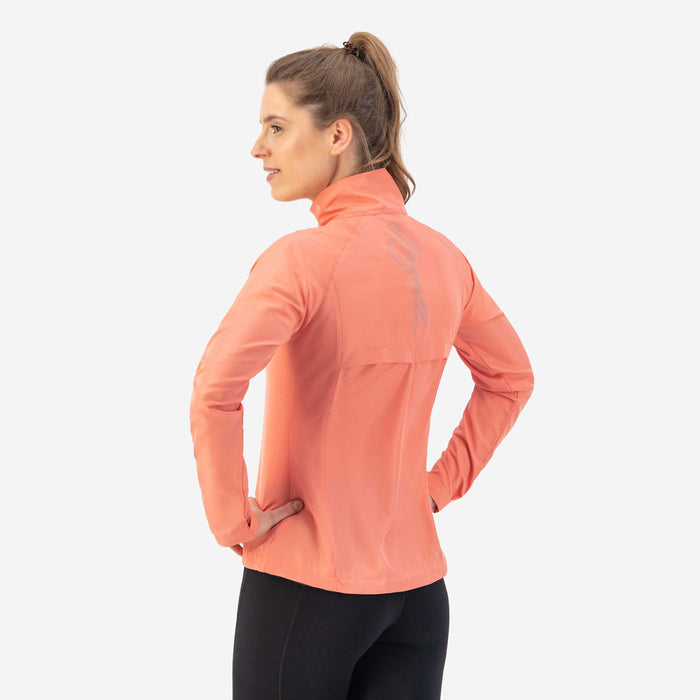 Rogelli Core hardloopjack dames koraal gedragen achterkant.