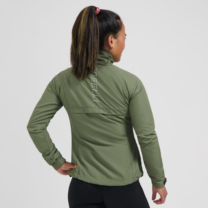 Rogelli Core hardloopjack dames groen gedragen achterkant.