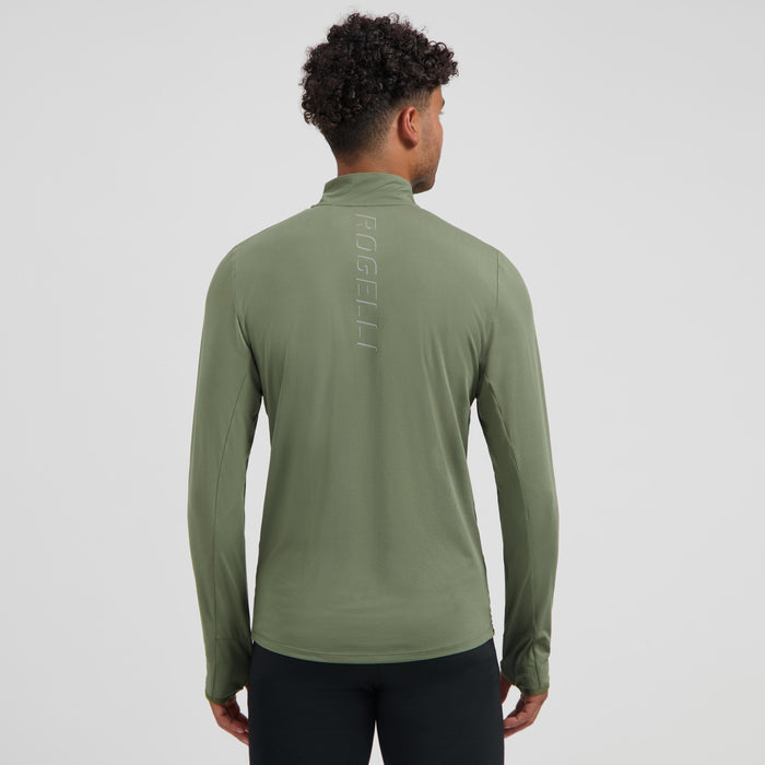 Rogelli Core hardlooptop lange mouw heren groen gedragen achterkant.