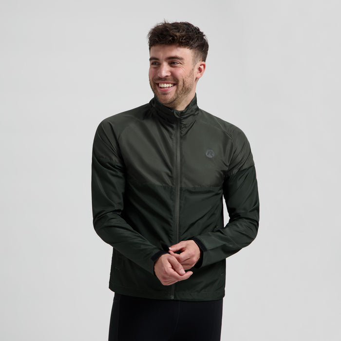 Rogelli Enjoy III hardloopjack heren groen gedragen voorkant.