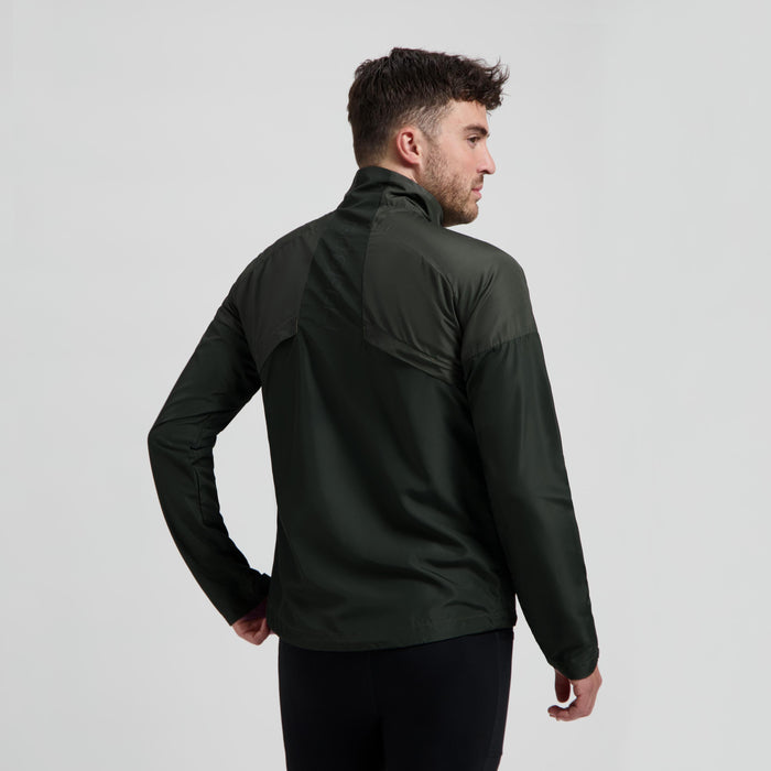 Rogelli Enjoy III hardloopjack heren groen gedragen achterkant.