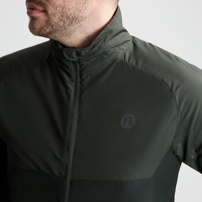 Detail van Rogelli Enjoy III hardloopjack heren groen voorkant.