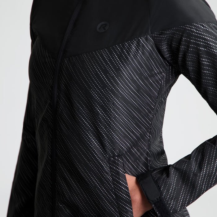 Detail van Rogelli Essential Hi hardloopjack dames zwart voorkant met zakken.