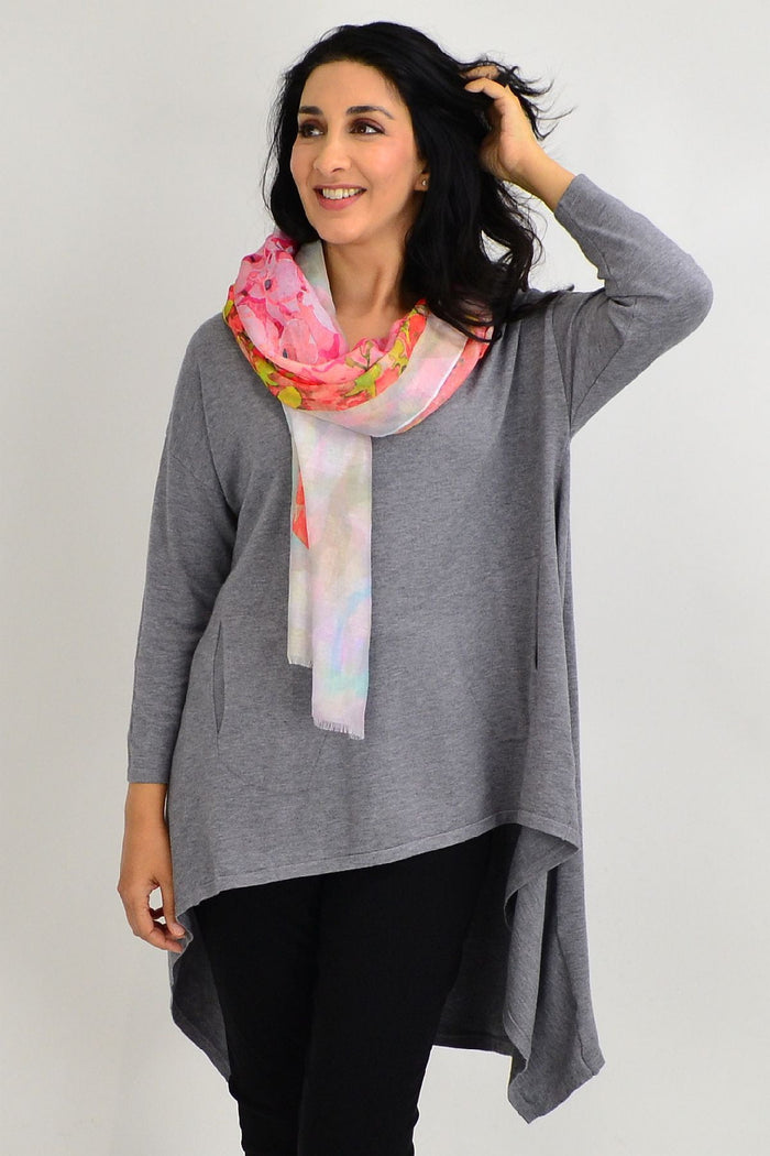 Grey Cali&Co Heidi hi-low tunic jumper with uneven hem, featuring a relaxed fit and soft fabric, perfect for casual wear.
