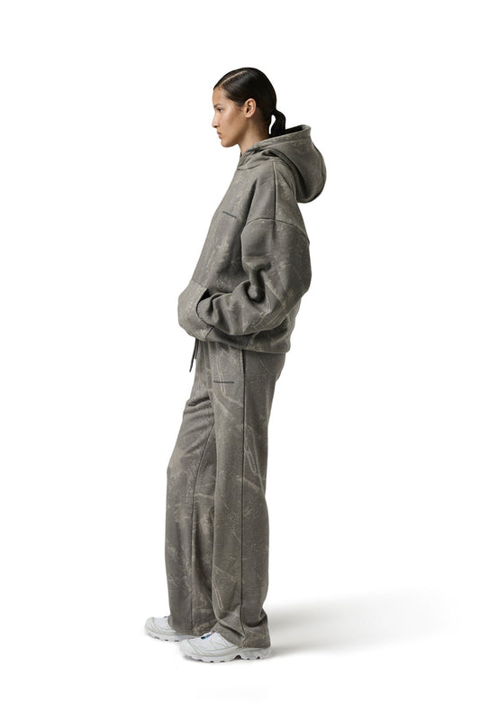 Model Scarlett is 5'8" and wears size S.