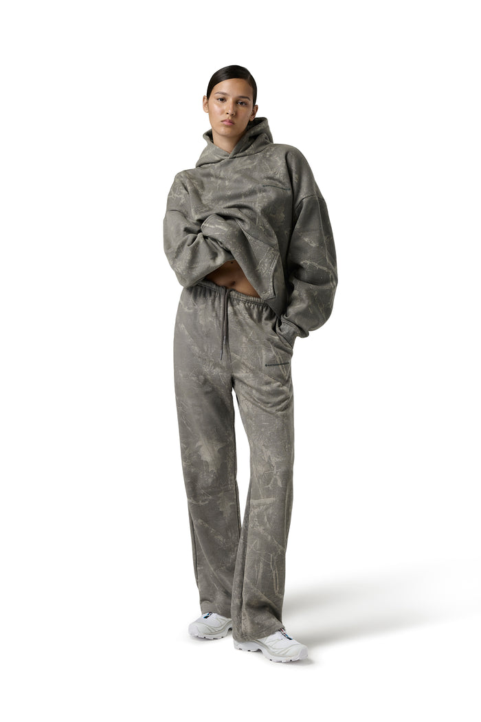 Model Scarlett is 5'8" and wears size S.
