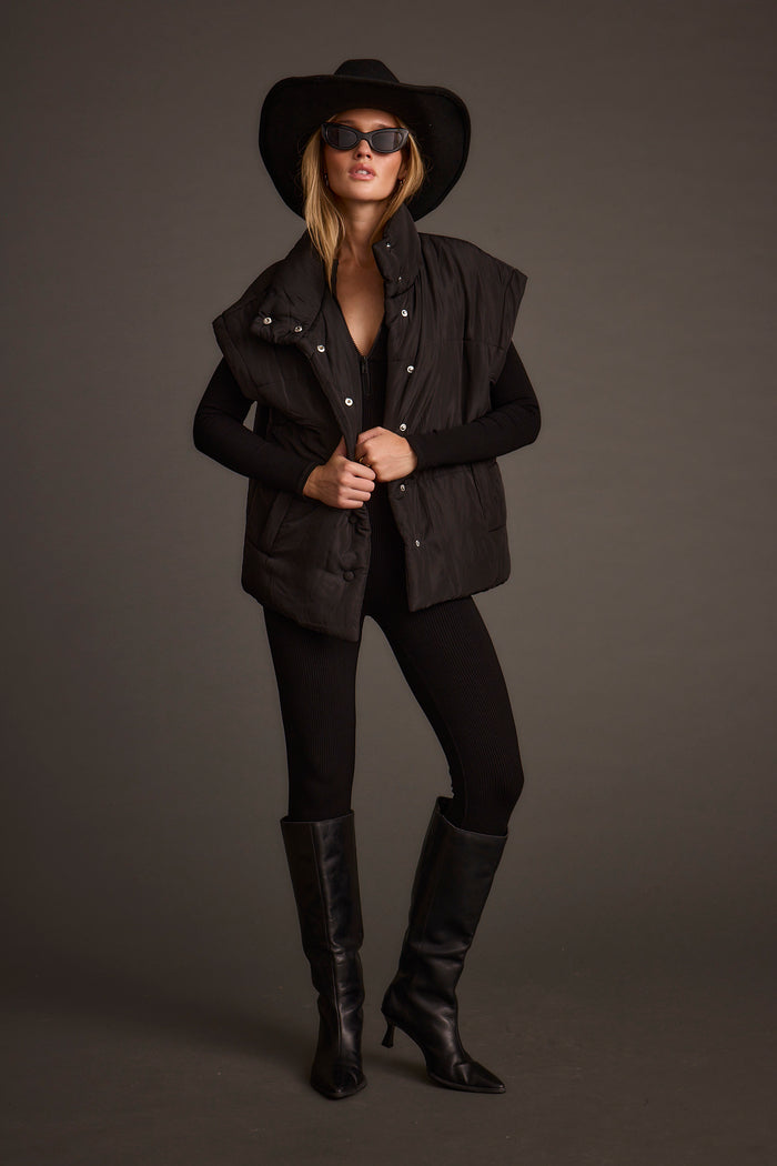 Summit Black Puffer Vest styled in a complete look from an alternate angle.