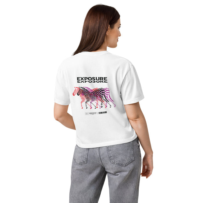T-shirt boxy Exposure Blanc dos porté - grand imprimé zèbres dégradé rose et noir
