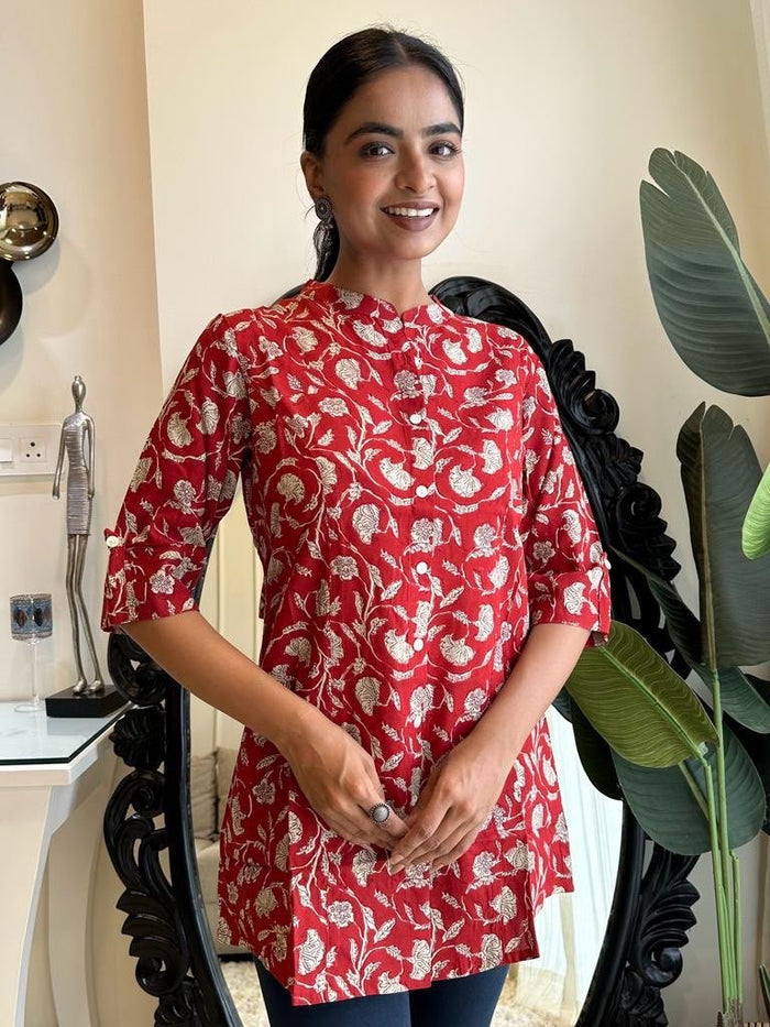 Weekend Rayon Short Kurta- Red Floral Jaal