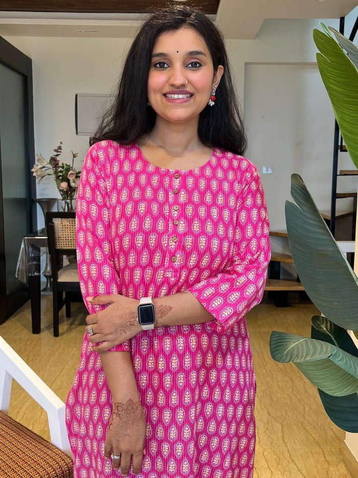 Weekend Round Neck Kurta- Pink Booti